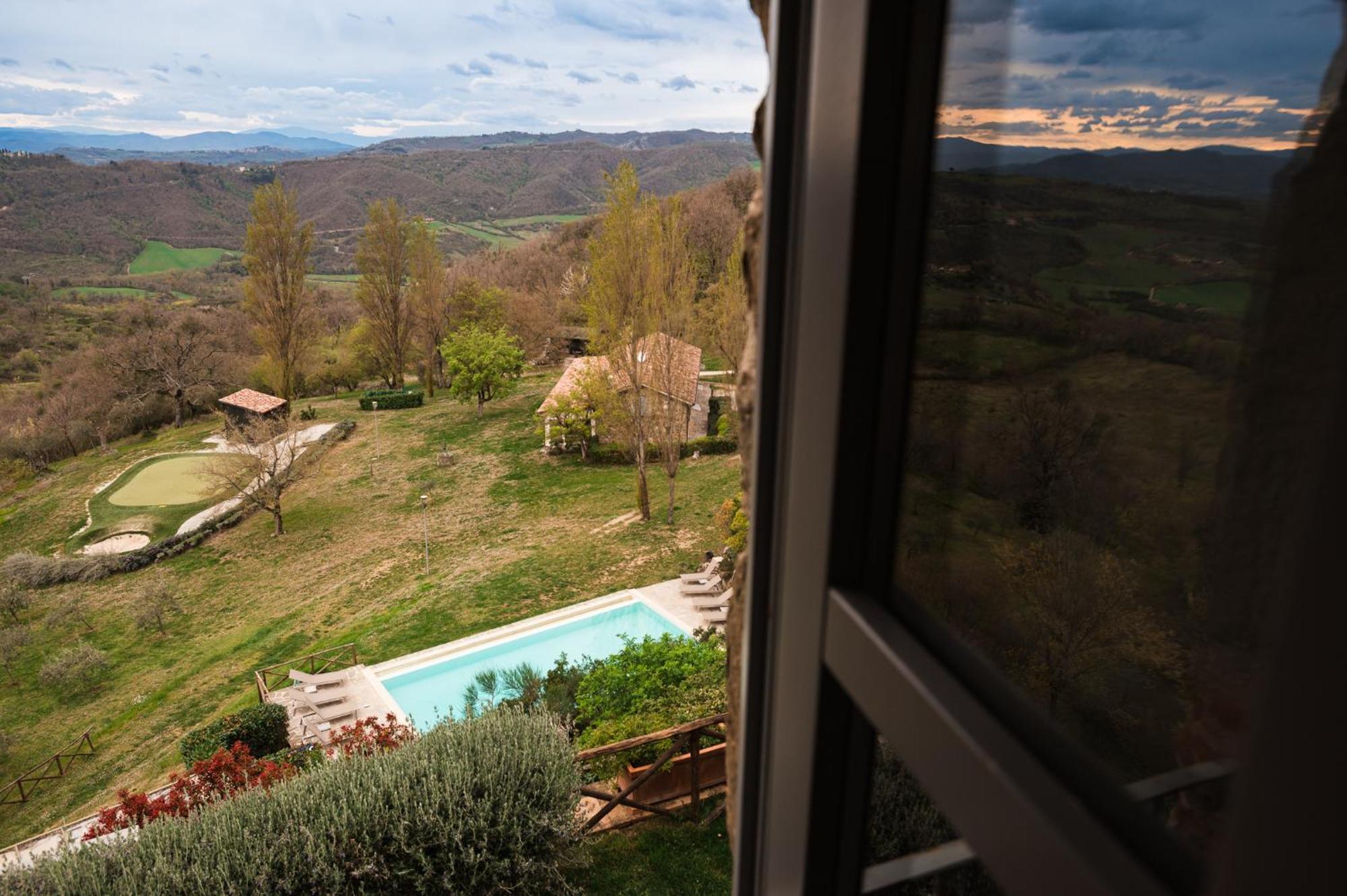 Nikis Resort Gubbio Bagian luar foto