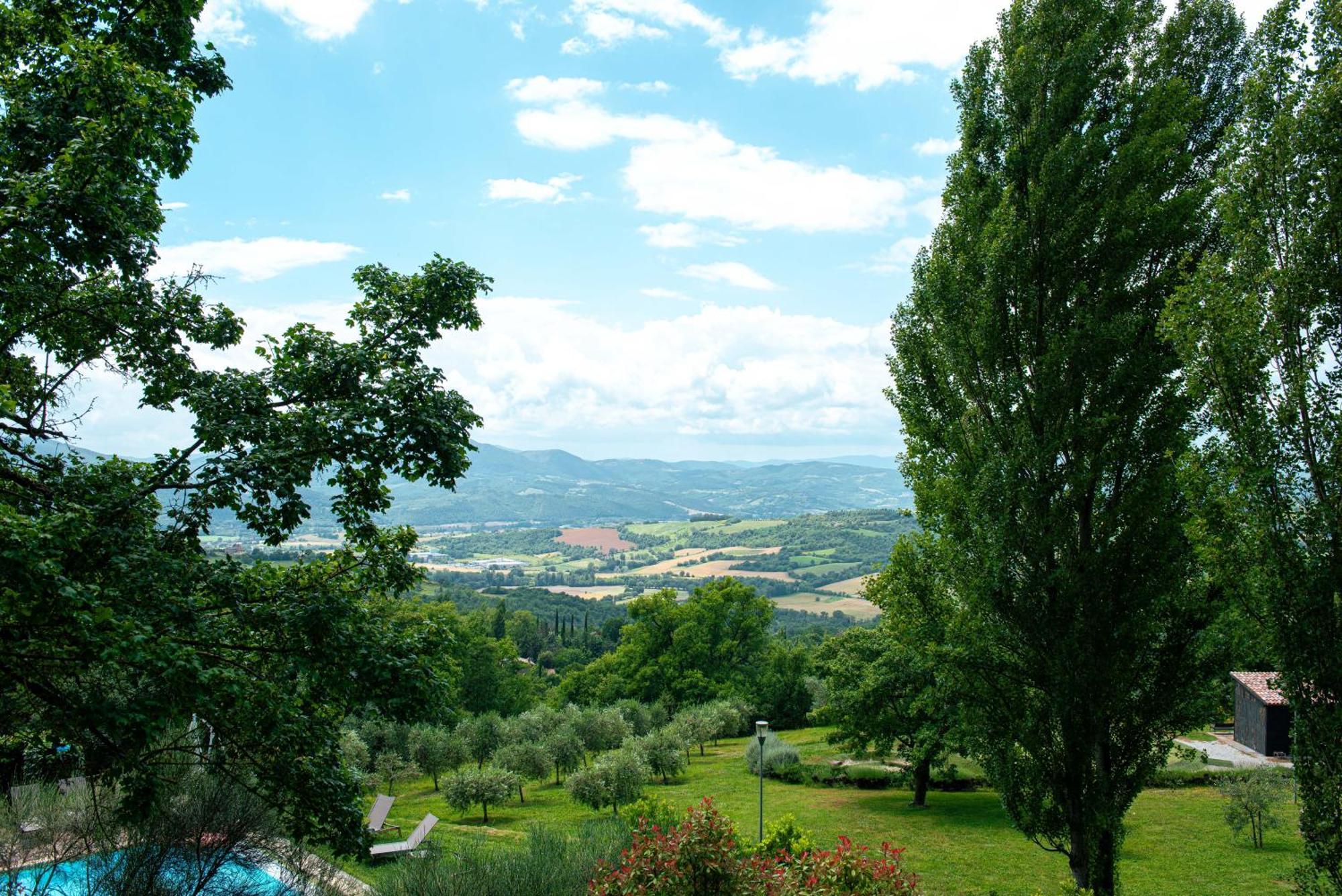 Nikis Resort Gubbio Bagian luar foto